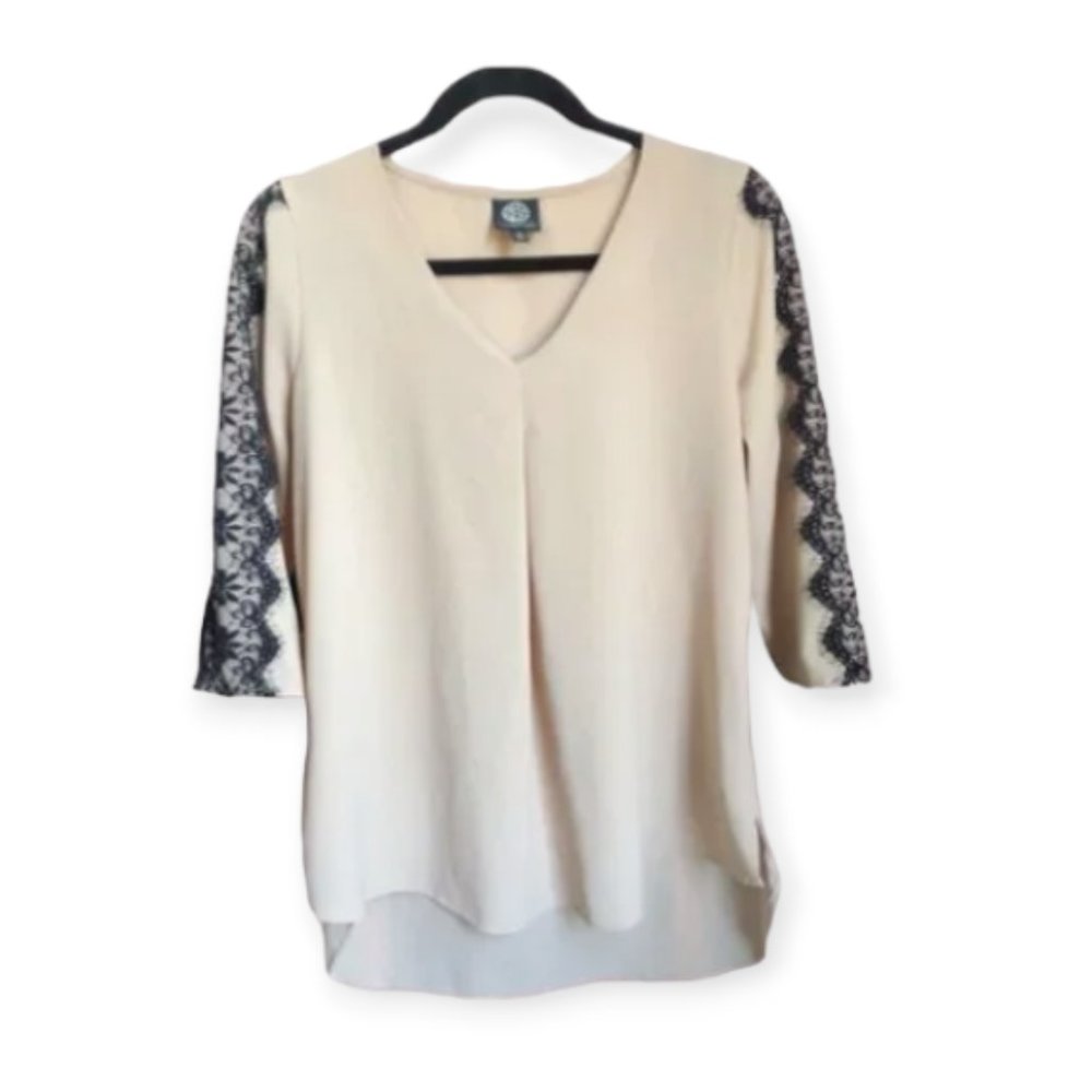 Bobeau Beige Three Quarter Black Lace Sleeve Blouse Flowy Textured Women's Small